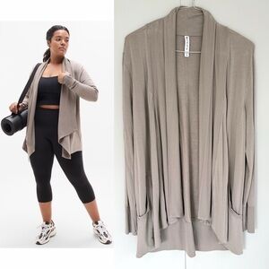 ATHLETA Pranayama Restore Wrap in Mortar Mushroom